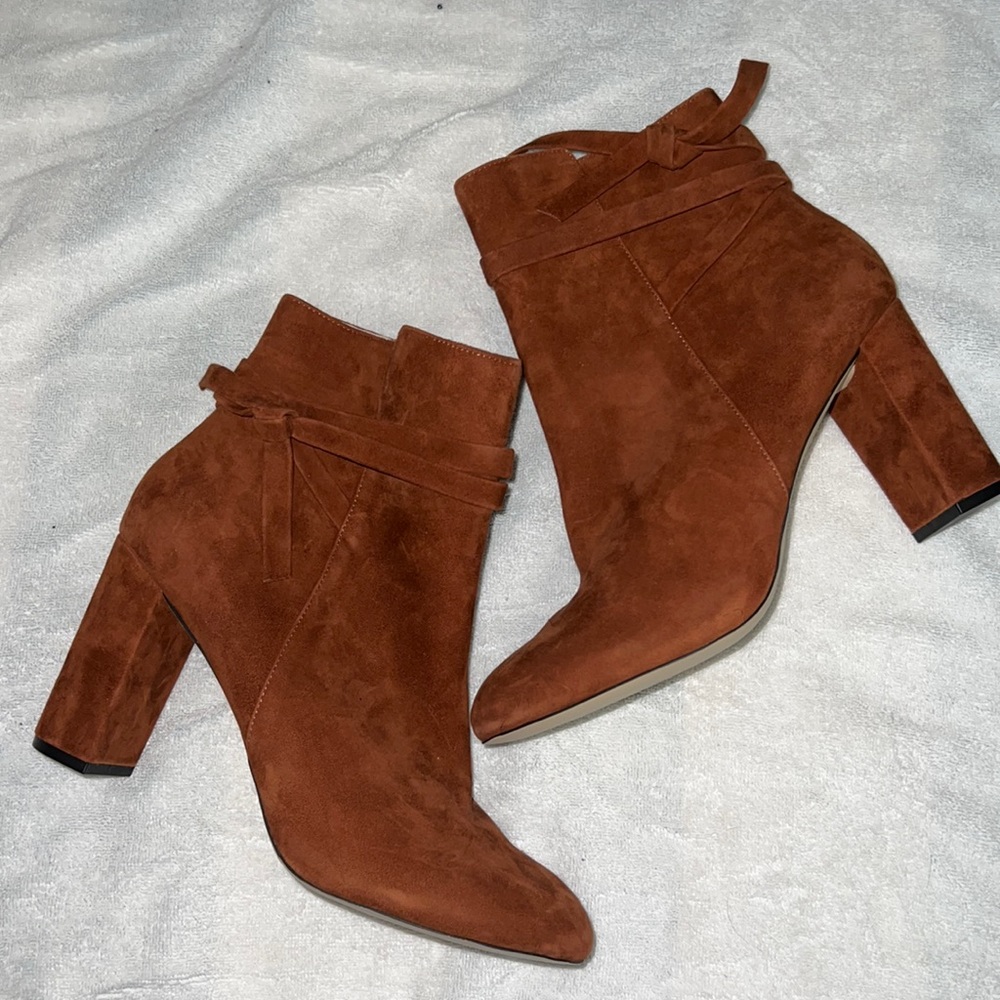 Sole society Flynn ankle boot in rust